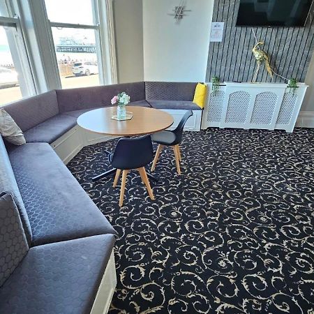 Oyo Marine Parade Hotel, Eastbourne Pier Luaran gambar