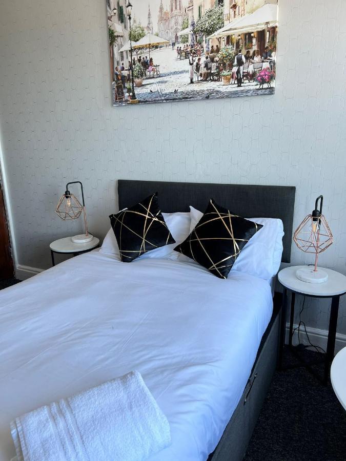 Oyo Marine Parade Hotel, Eastbourne Pier Luaran gambar