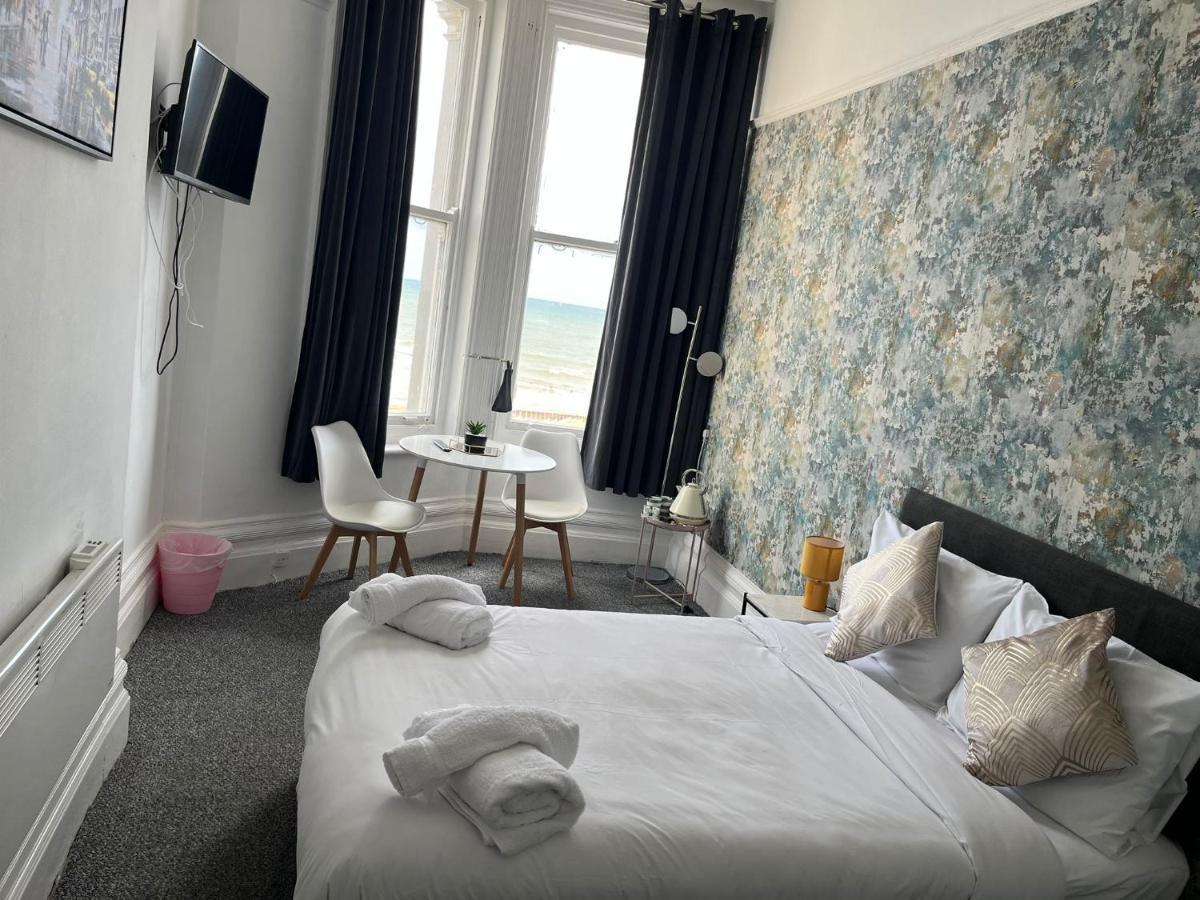 Oyo Marine Parade Hotel, Eastbourne Pier Luaran gambar