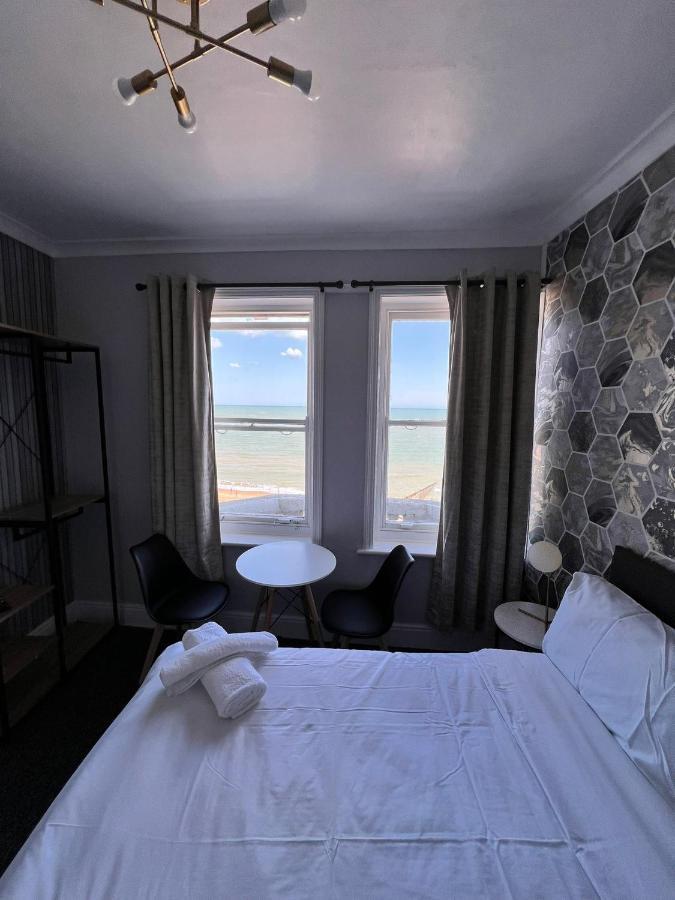 Oyo Marine Parade Hotel, Eastbourne Pier Luaran gambar