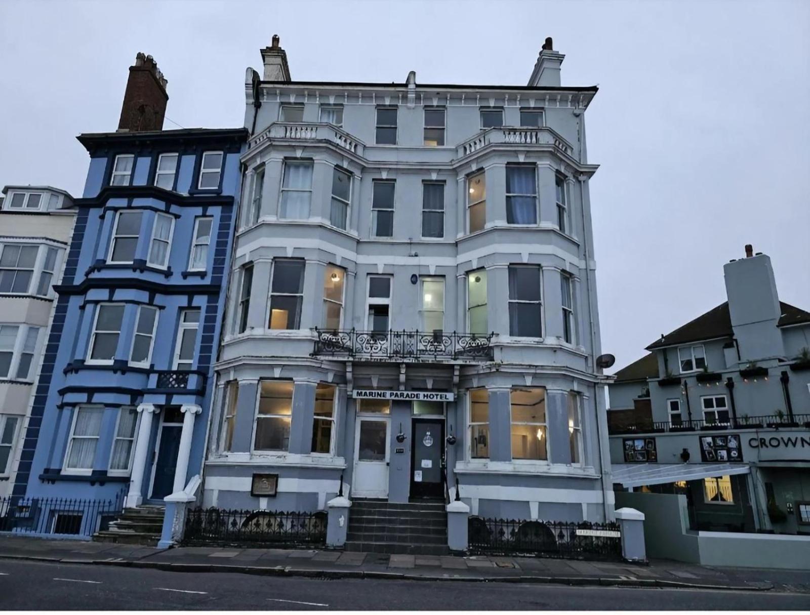 Oyo Marine Parade Hotel, Eastbourne Pier Luaran gambar