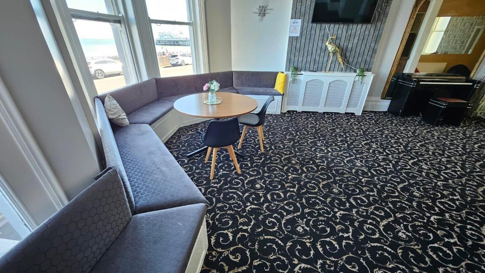 Oyo Marine Parade Hotel, Eastbourne Pier Luaran gambar