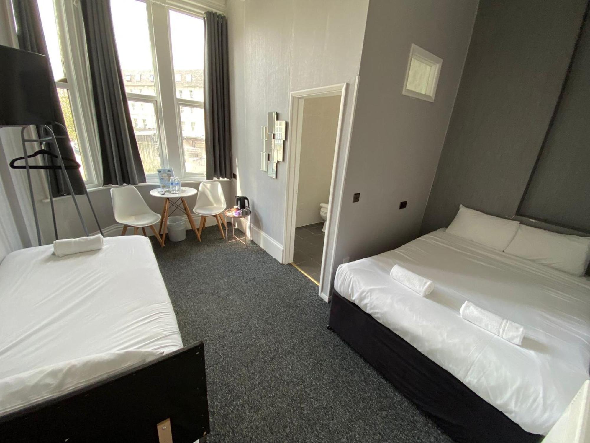 Oyo Marine Parade Hotel, Eastbourne Pier Luaran gambar