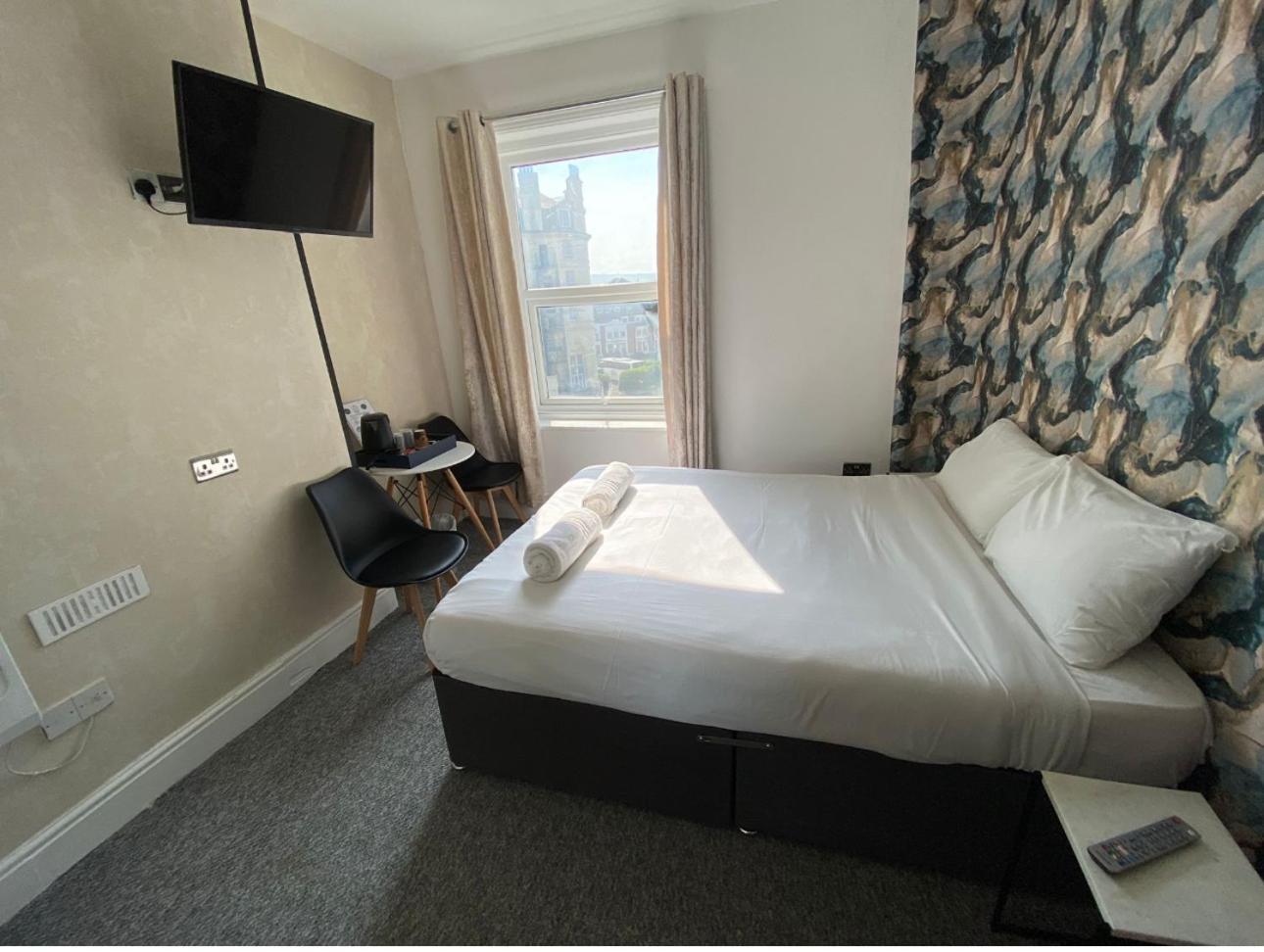 Oyo Marine Parade Hotel, Eastbourne Pier Luaran gambar